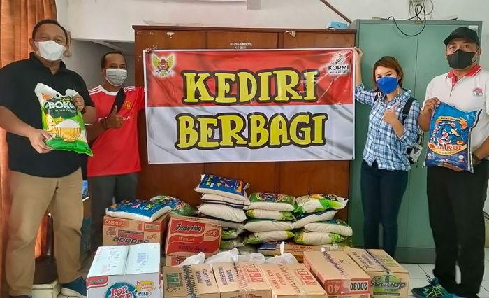 KORMI Kota Kediri Kolaborasi Dengan Disbudparpora Berbagi kepada Warga Terdampak Pandemi