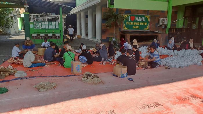 Tahun ini Ponpes Wahid Hasyim Bangil Kurban 4 Ekor Sapi Jumbo dan 13 Kambing Tahun ini Ponpes Wahid Hasyim Bangil Kurban 4 Ekor Sapi Jumbo dan 13 Kambing