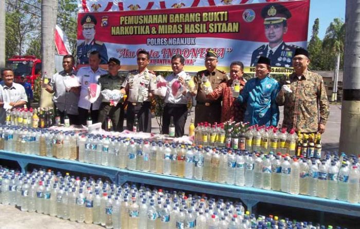 Ribuan Botol Miras dan Narkoba Hasil Sitaan Polres Nganjuk Dimusnahkan