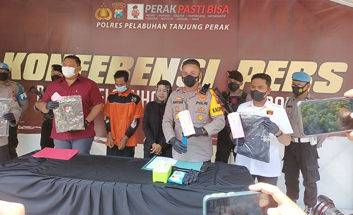 Satreskrim Polres Pelabuhan Tanjung Perak Tangkap Pelaku Pembacokan di Tambak Asri Satreskrim Polres Pelabuhan Tanjung Perak Tangkap Pelaku Pembacokan di Tambak Asri