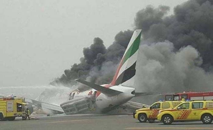 Gagal Mendarat, Emirates Airlines Terbakar, 282 Penumpang dan 18 Kru Pesawat Selamat Gagal Mendarat, Emirates Airlines Terbakar, 282 Penumpang dan 18 Kru Pesawat Selamat