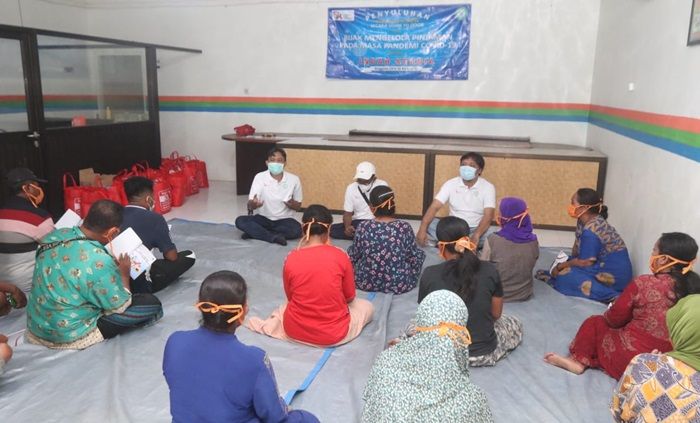 Marak Pinjaman Online, Anggota DPR RI Bersama OJK Beri Edukasi Warga Jabon Sidoarjo Marak Pinjaman Online, Anggota DPR RI Bersama OJK Beri Edukasi Warga Jabon Sidoarjo
