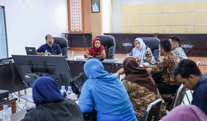 Lewat Rapat Satu Data Terpadu, Kota Kediri Optimalkan Data MBG 3B dan Stunting Lewat Rapat Satu Data Terpadu, Kota Kediri Optimalkan Data MBG 3B dan Stunting