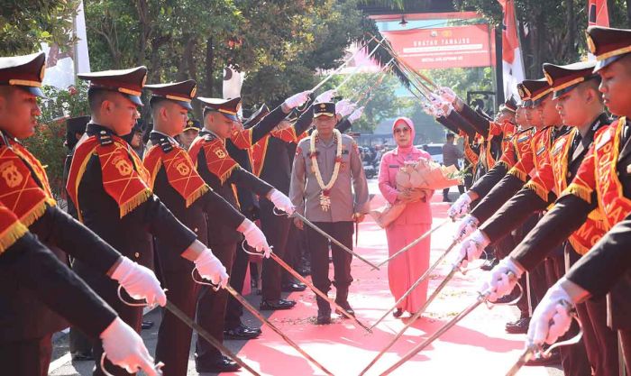 Sertijab Kapolda Jatim, Irjen Pol Nanang Avianto Gantikan Komjen Pol Imam Sugianto Sertijab Kapolda Jatim, Irjen Pol Nanang Avianto Gantikan Komjen Pol Imam Sugianto