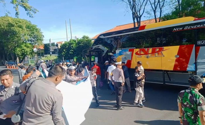 Antisipasi Kemacetan, Polres Probolinggo Kota Siapkan Dua Bus Mudik Balik Antisipasi Kemacetan, Polres Probolinggo Kota Siapkan Dua Bus Mudik Balik