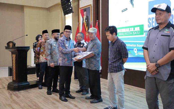Jelang Lebaran, Pelaku Sektor Transportasi se-Kota Batu Dapat Bansos dari Wali Kota Jelang Lebaran, Pelaku Sektor Transportasi se-Kota Batu Dapat Bansos dari Wali Kota