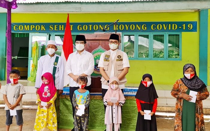 Wagub Emil Apresiasi Compok Sehat Gotong Royong Covid-19 di Geger Bangkalan Wagub Emil Apresiasi Compok Sehat Gotong Royong Covid-19 di Geger Bangkalan