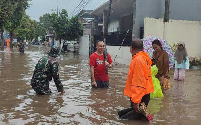 Banjir Rendam 4 Kecamatan di Jember, BPBD: Karena Hujan Lebat dan Penyempitan Selokan Banjir Rendam 4 Kecamatan di Jember, BPBD: Karena Hujan Lebat dan Penyempitan Selokan