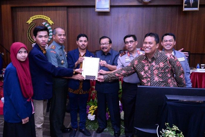 Pakde Karwo: Partisipatoris Jadi Syarat Negara Demokratis Pakde Karwo: Partisipatoris Jadi Syarat Negara Demokratis