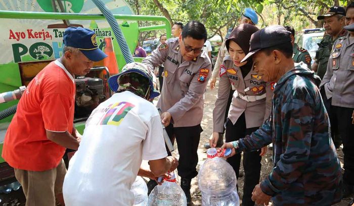 Kemarau Panjang, Polres Kediri Kota Droping Air Bersih