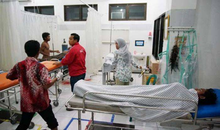 Kecelakaan di Raya Jatigedong Jombang: Truk Terjungkal, 1 Tewas dan 10 Luka-luka Kecelakaan di Raya Jatigedong Jombang: Truk Terjungkal, 1 Tewas dan 10 Luka-luka