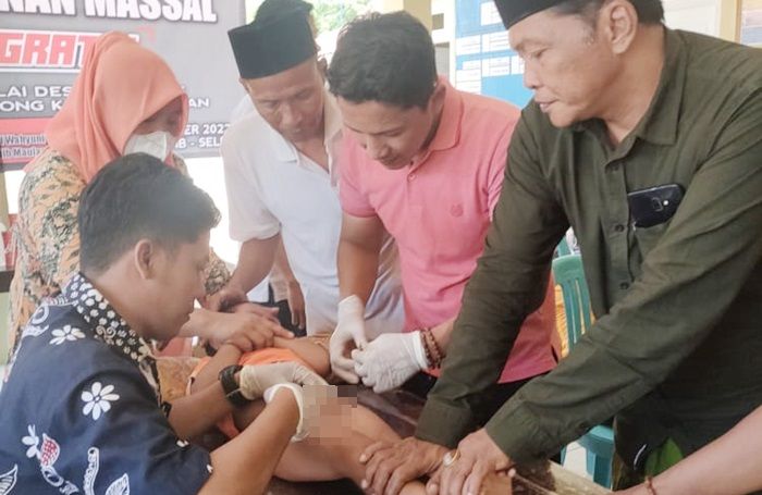 Yayasan PSBB dan Jurnalis Pamekasan Gandeng Pemdes Bicorong Gelar Khitanan Massal Gratis Yayasan PSBB dan Jurnalis Pamekasan Gandeng Pemdes Bicorong Gelar Khitanan Massal Gratis