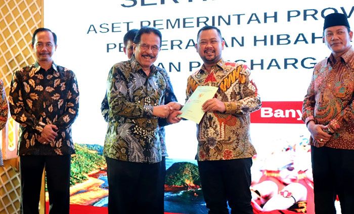 Bupati Gresik Serahkan Hibah Anggaran Pola Trijuang Rp3 Miliar kepada Kementerian ATR/BPN