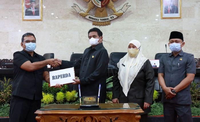 Dua Raperda Disahkan, Pemkot Kediri Harap Kualitas Pembangunan dan Pelayanan Meningkat Dua Raperda Disahkan, Pemkot Kediri Harap Kualitas Pembangunan dan Pelayanan Meningkat