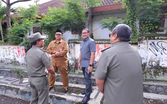 Pj Wali Kota Batu Minta PKL Jalan Samadi Tertib dan Kembalikan Fungsi Pedestrian Pj Wali Kota Batu Minta PKL Jalan Samadi Tertib dan Kembalikan Fungsi Pedestrian