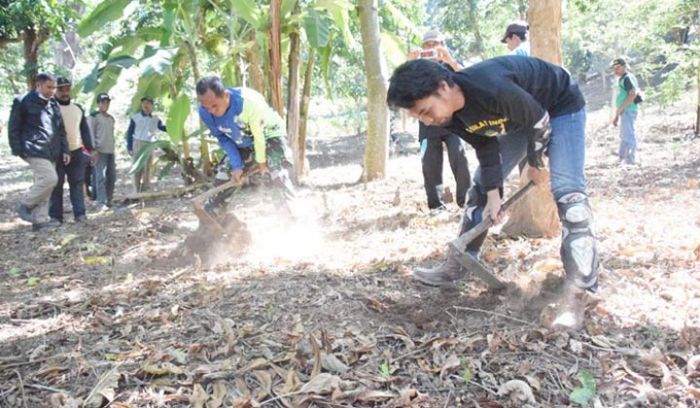 Bupati Madiun Dukung Warga Pinggir Hutan Tanam Porang Bupati Madiun Dukung Warga Pinggir Hutan Tanam Porang
