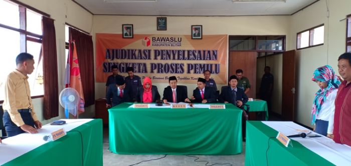 Bawaslu Blitar Menangkan Gugatan Eks Koruptor Jadi Caleg Bawaslu Blitar Menangkan Gugatan Eks Koruptor Jadi Caleg