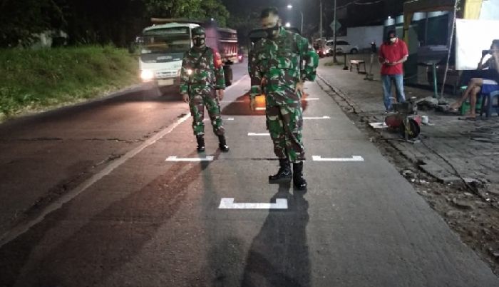 Bak Sirkuit Moto GP, Jalanan di Benowo Mulai Diberi Pembatas Jarak Bak Sirkuit Moto GP, Jalanan di Benowo Mulai Diberi Pembatas Jarak