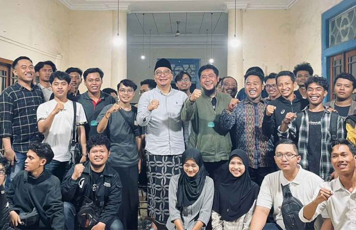 Ngopi Bareng BEM se-Gresik, Alif Ajak Diskusi soal Pengangguran Ngopi Bareng BEM se-Gresik, Alif Ajak Diskusi soal Pengangguran