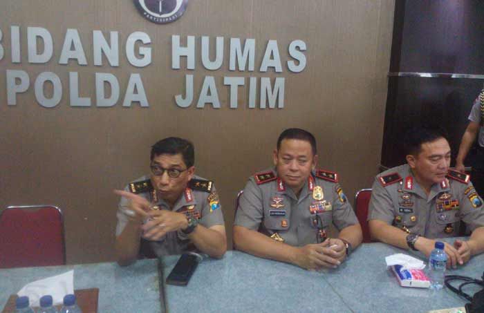 Pesan Irjen Pol Machfud untuk Kapolda Jatim yang Baru Pesan Irjen Pol Machfud untuk Kapolda Jatim yang Baru