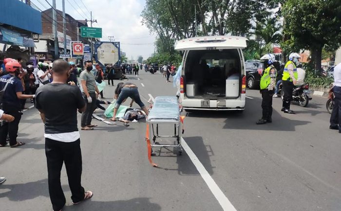 Truk Lindas Pasutri di Waru Sidoarjo, Suami Meninggal, Istri Luka Berat Truk Lindas Pasutri di Waru Sidoarjo, Suami Meninggal, Istri Luka Berat