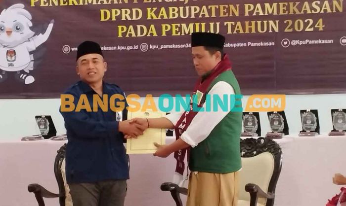 Daftarkan Bacaleg ke KPU Pamekasan, PKB Naik Vespa, PBB Andalkan Milenial Daftarkan Bacaleg ke KPU Pamekasan, PKB Naik Vespa, PBB Andalkan Milenial