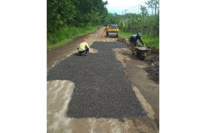 27 Ruas Jalan Rusak di Kabupaten Pasuruan Telah Dibenahi Dinas PU Bina Marga 27 Ruas Jalan Rusak di Kabupaten Pasuruan Telah Dibenahi Dinas PU Bina Marga