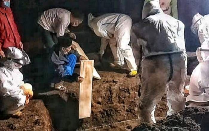 Jasad Mantan Wali Kota Batu Edy Rumpoko Dipindahkan dari TMP Suropati, Mengapa? Jasad Mantan Wali Kota Batu Edy Rumpoko Dipindahkan dari TMP Suropati, Mengapa?
