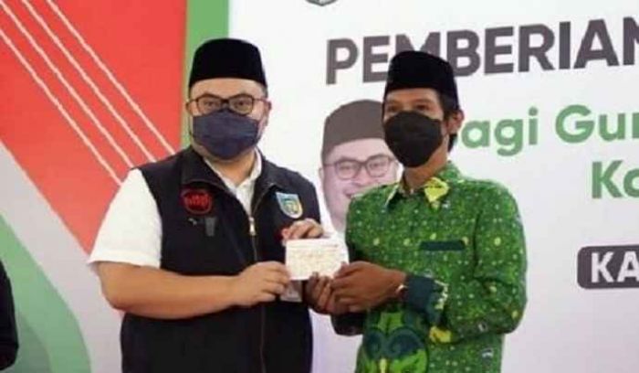Pemkab Kediri Bagikan Insentif kepada Guru Ngaji Pemkab Kediri Bagikan Insentif kepada Guru Ngaji