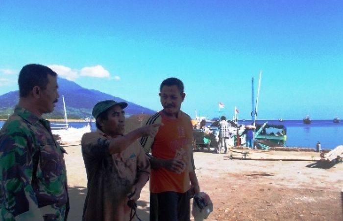 Nyaris Tenggelam, Kapal Berpenumpang 27 Orang Buang Muatan ke Laut Nyaris Tenggelam, Kapal Berpenumpang 27 Orang Buang Muatan ke Laut