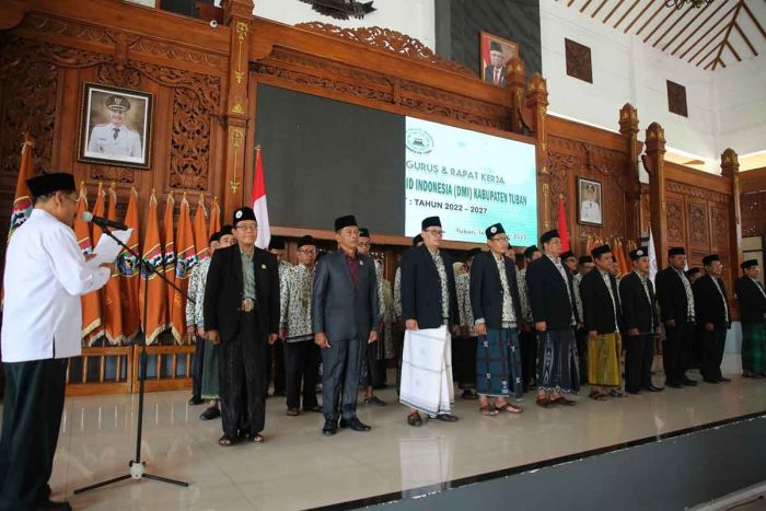 Kukuhkan Pengurus DMI Tuban, Kepala Kemenag Minta Masjid Jadi Pusat Ibadah Kukuhkan Pengurus DMI Tuban, Kepala Kemenag Minta Masjid Jadi Pusat Ibadah