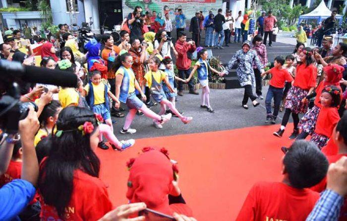 Inisiasi Kampung e Arek Suroboyo (IKAS) Award, Risma Ingatkan Kandungan Jajanan Anak Inisiasi Kampung e Arek Suroboyo (IKAS) Award, Risma Ingatkan Kandungan Jajanan Anak