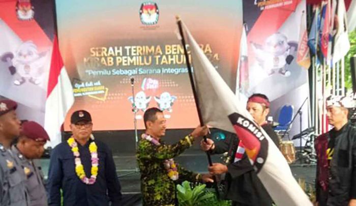 Kesenian Madura dan Ponorogo Sambut Kedatangan Kirab Pemilu 2024 di Surabaya Kesenian Madura dan Ponorogo Sambut Kedatangan Kirab Pemilu 2024 di Surabaya