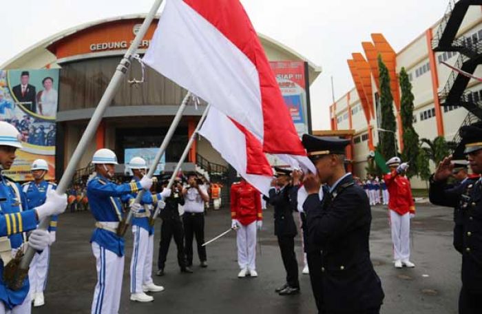 Anak-Anak Surabaya Penerima Beasiswa Penerbangan Diwisuda di ATKP