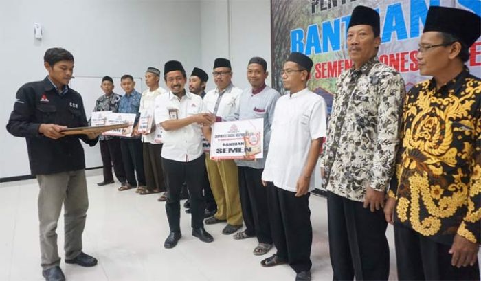 Semen Indonesia Salurkan Bantuan 6.030 Sak Semen ke 38 Lembaga Semen Indonesia Salurkan Bantuan 6.030 Sak Semen ke 38 Lembaga