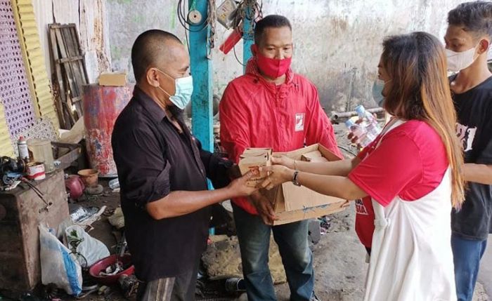 Peduli Warga Terdampak Covid-19, PSI Tuban Bagikan Rice Box Tiap Hari