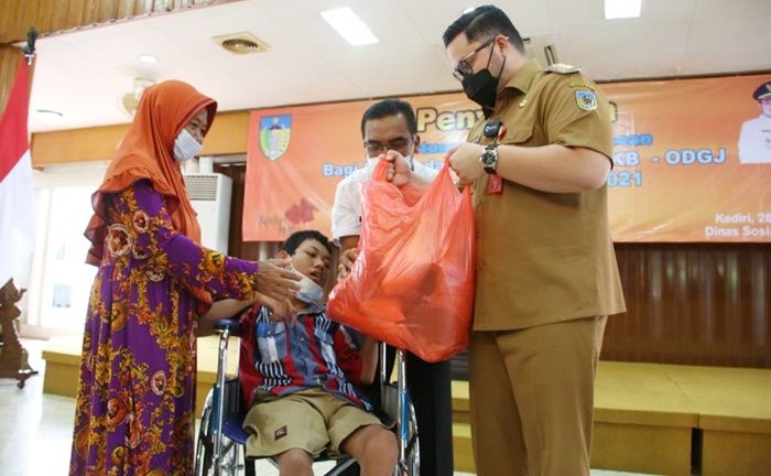 100 ODGJ dan ODKB di Kediri Terima Bansos Permakanan 100 ODGJ dan ODKB di Kediri Terima Bansos Permakanan