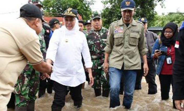 ​Di Sela-Sela Umroh, Gubernur Khofifah Minta OPD Siaga 24 Jam Atasi Banjir dan Longsor