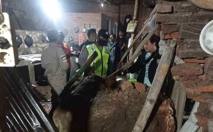 BPBD Kediri Minta Warga Waspada Cuaca Ekstrem, di Tarokan ada Longsoran Batu BPBD Kediri Minta Warga Waspada Cuaca Ekstrem, di Tarokan ada Longsoran Batu