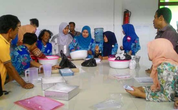 Kaum Difabel di Bojonegoro Senang dapat Pelatihan Membuat Aneka Macam Kue
