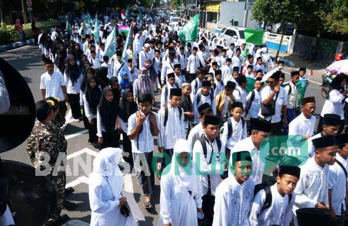 HSN 2017, 22 Ribu Lebih Santri ikut Apel dan Kirab di Jombang HSN 2017, 22 Ribu Lebih Santri ikut Apel dan Kirab di Jombang