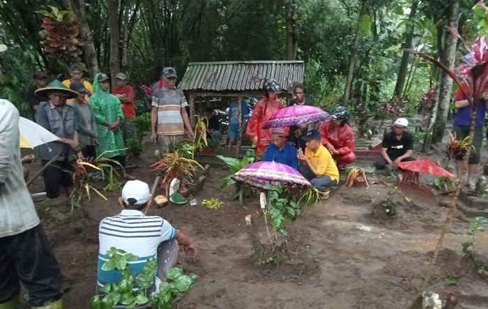 Keluarga Korban Hanyut di Sungai Parung Dapat Trauma Healing dari Pemkab Kediri