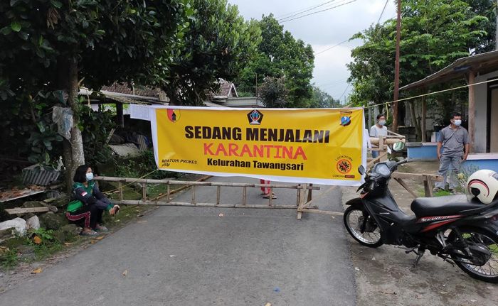 Satu Lingkungan di Garum Blitar Di-lockdown Akibat Covid-19 Satu Lingkungan di Garum Blitar Di-lockdown Akibat Covid-19