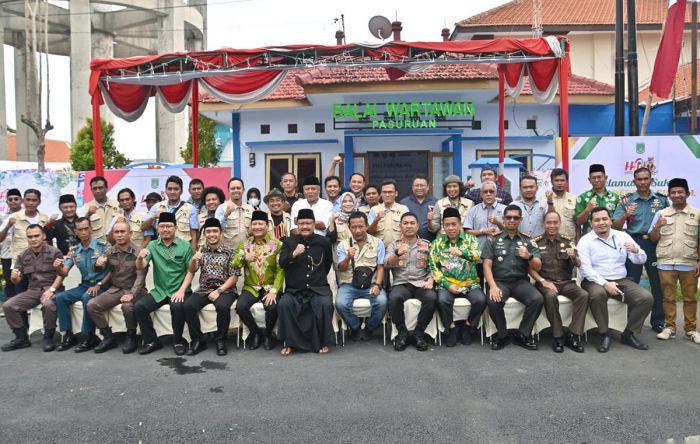 Kepala Daerah Pasuruan Raya Kompak Hadiri Peringatan HPN, Mas Dion dan Gus Mujib Mimpin Doa Kepala Daerah Pasuruan Raya Kompak Hadiri Peringatan HPN, Mas Dion dan Gus Mujib Mimpin Doa