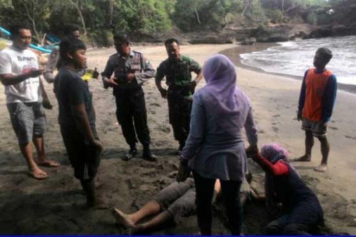 Prayit Sekeluarga asal Srengat Tersambar Ganasnya Pantai Serang