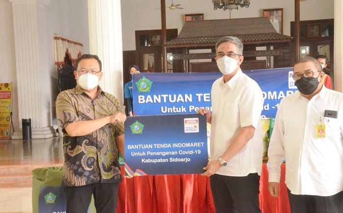 Indomaret Berikan Sembako untuk Warga Sidoarjo yang Terdampak Pandemi Indomaret Berikan Sembako untuk Warga Sidoarjo yang Terdampak Pandemi