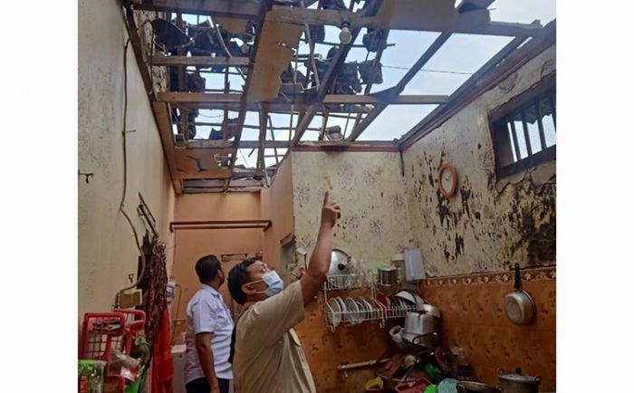 Tabung Gas Bocor, Rumah Warga Tulangan Sidoarjo Porak-poranda Tabung Gas Bocor, Rumah Warga Tulangan Sidoarjo Porak-poranda