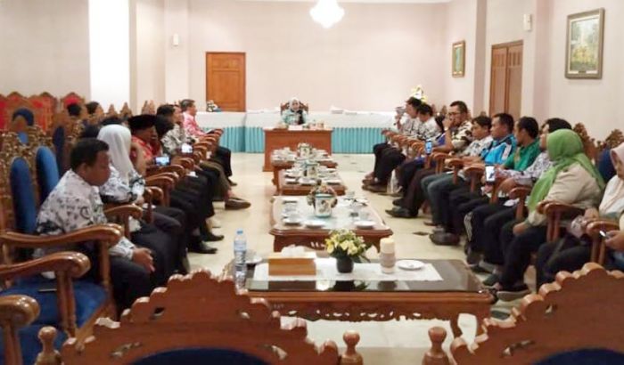 Audiensi, GTT/PTT di Jember Kecewa Bupati Tolak Terbitkan SK Audiensi, GTT/PTT di Jember Kecewa Bupati Tolak Terbitkan SK
