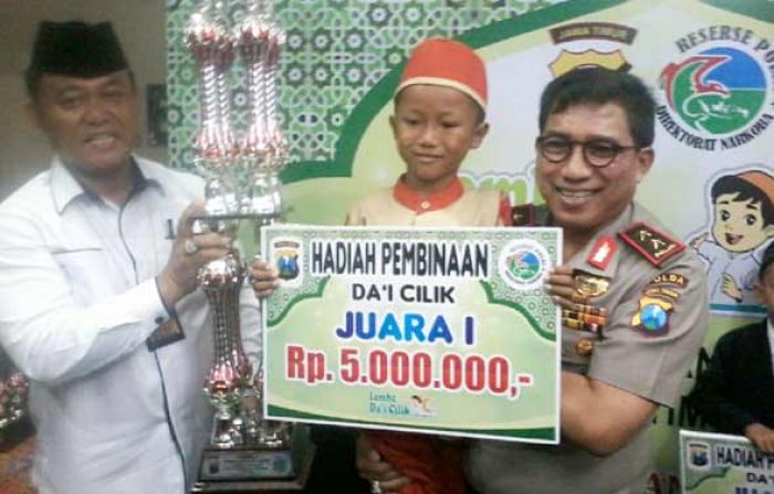 Polda Jatim Rekrut Dai Cilik Jadi Duta Anti Narkoba Polda Jatim Rekrut Dai Cilik Jadi Duta Anti Narkoba