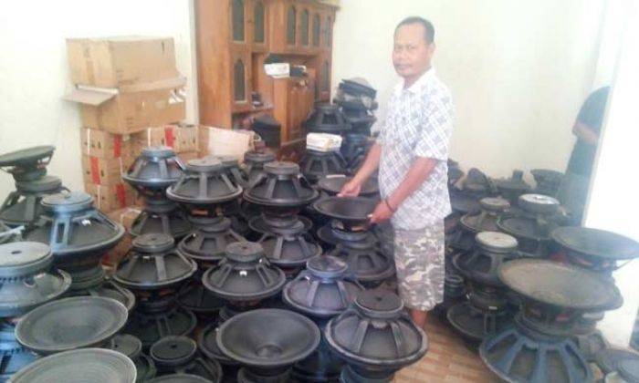 Produksi hingga 900 Speaker dalam Sebulan, Warga Desa Balenrejo ini Raup Omset Rp 200 Juta Produksi hingga 900 Speaker dalam Sebulan, Warga Desa Balenrejo ini Raup Omset Rp 200 Juta
